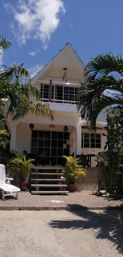 Villa Ocean Bird & Wanita'S Self Catering Pointe Au Sel Esterno foto