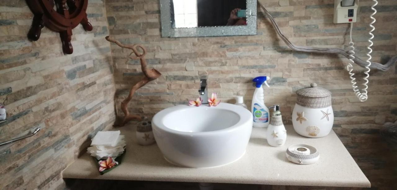 Villa Ocean Bird & Wanita'S Self Catering Pointe Au Sel Esterno foto