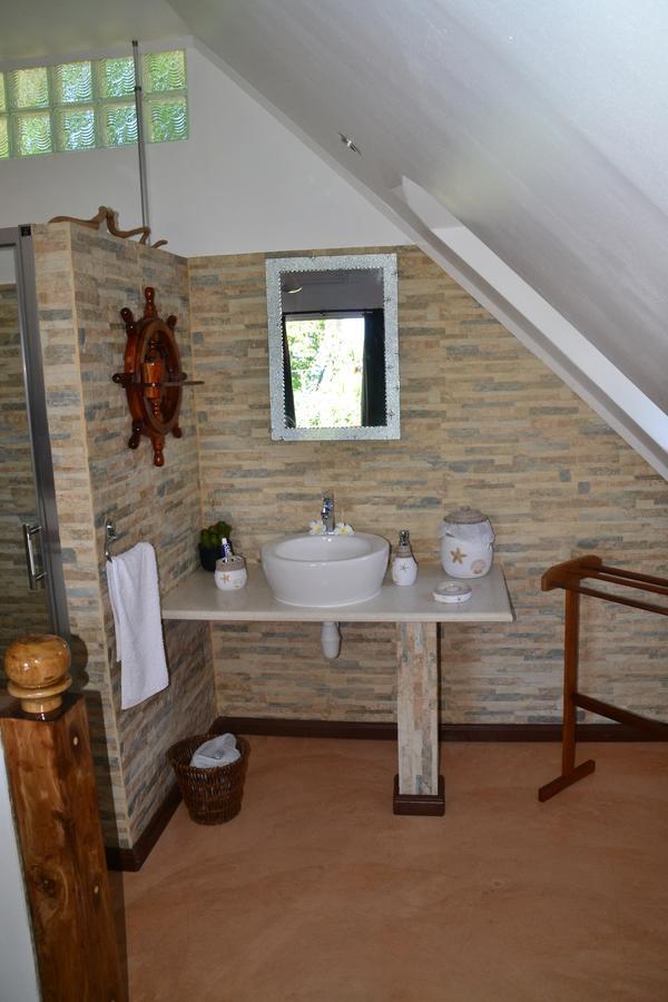 Villa Ocean Bird & Wanita'S Self Catering Pointe Au Sel Esterno foto